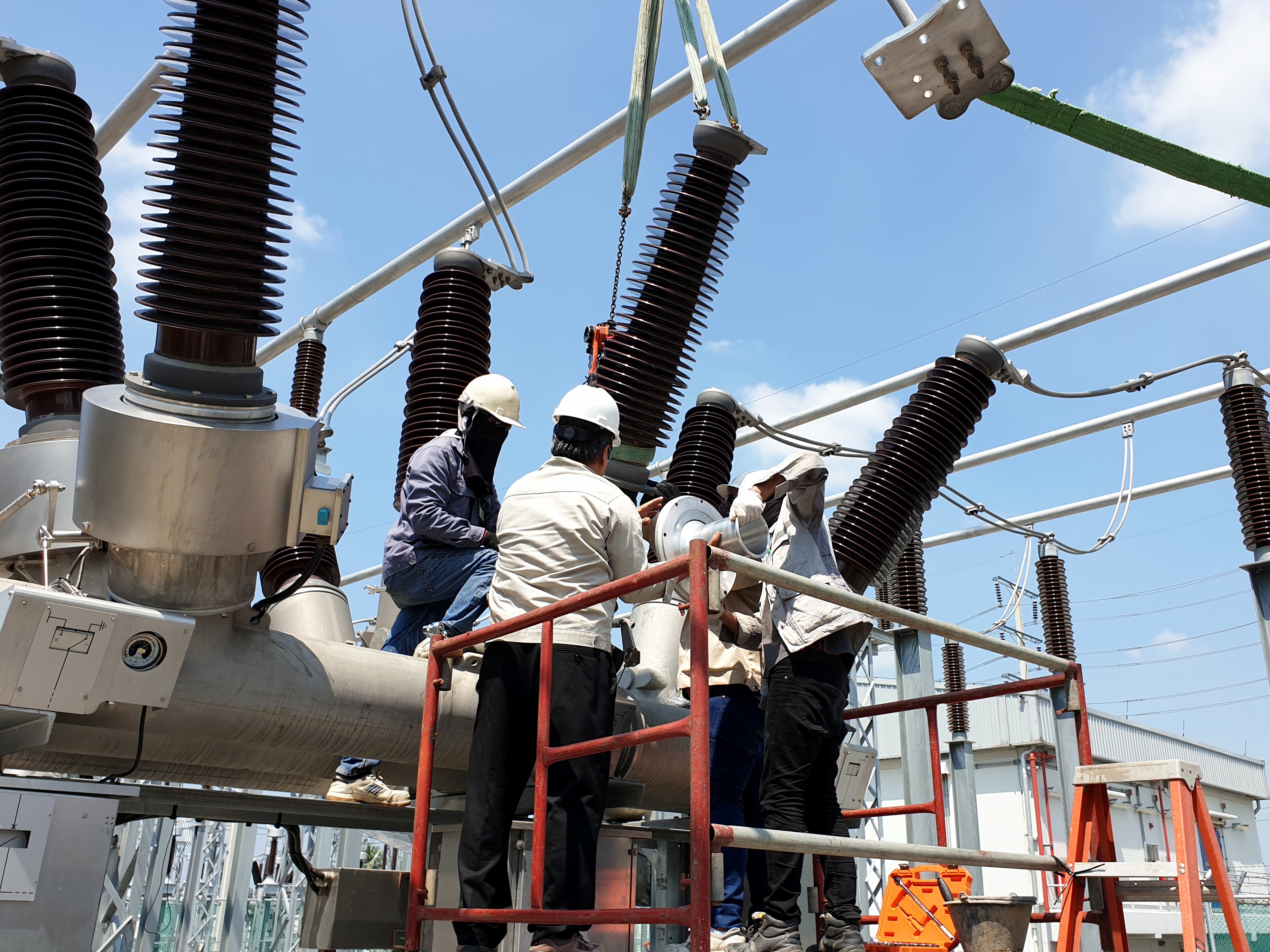 115-kv-hybrid-switchgear-air-insulated-substation-porcelain-bushing-replacement (1).jpg